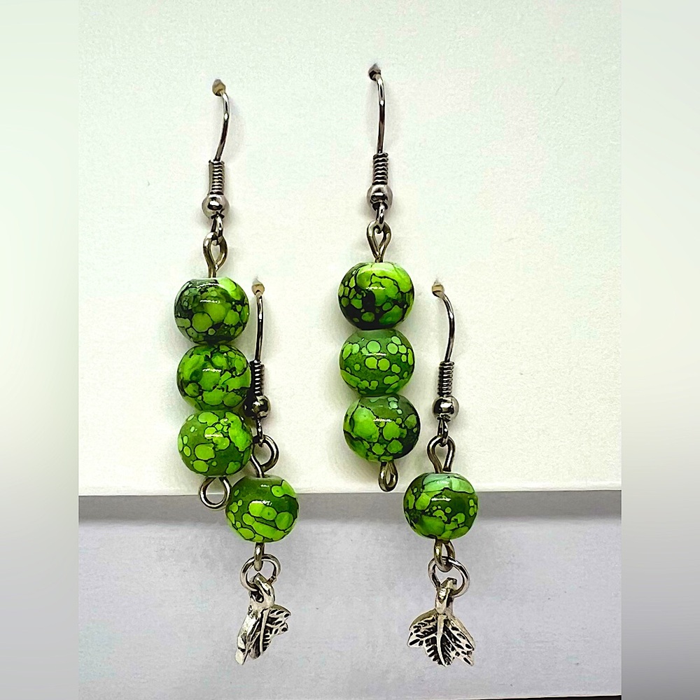 Handmade earrings set of 2 individual earrings: maple leaf